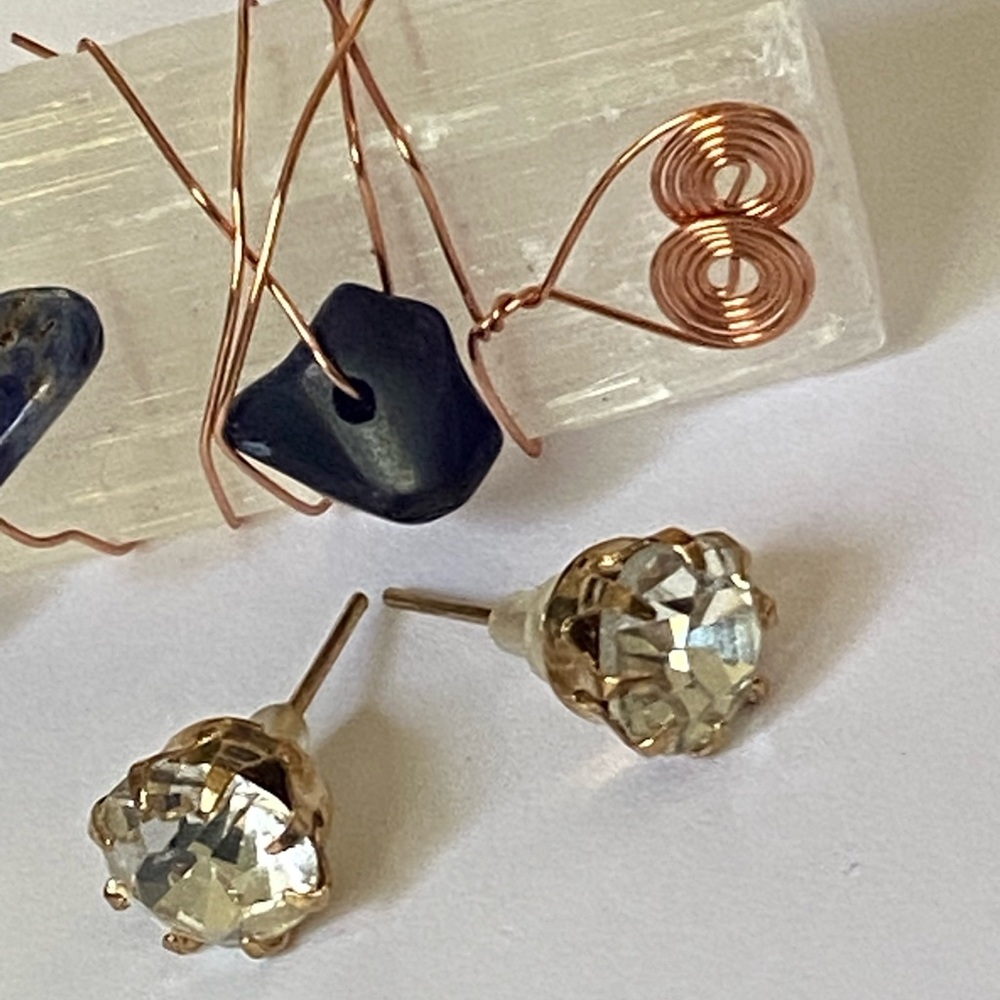 🎈Sale 🎈2 for $10 NWOT April birthstone Aries big sparkle post earrings gift